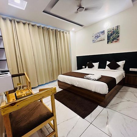 The Royal Galaxy Hotel Rishikesh Exterior photo