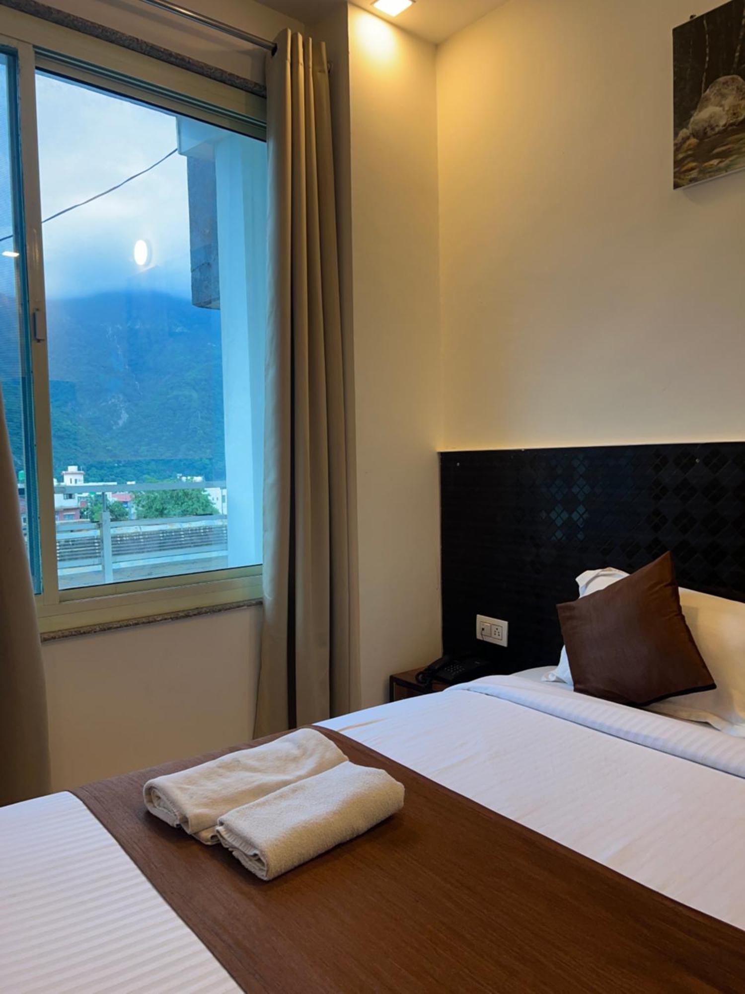 The Royal Galaxy Hotel Rishikesh Exterior photo