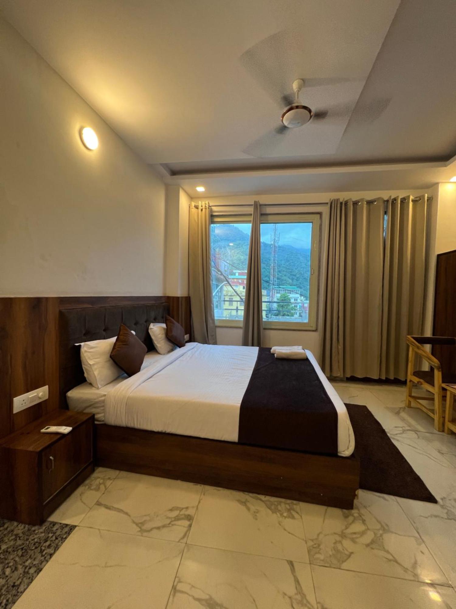 The Royal Galaxy Hotel Rishikesh Exterior photo