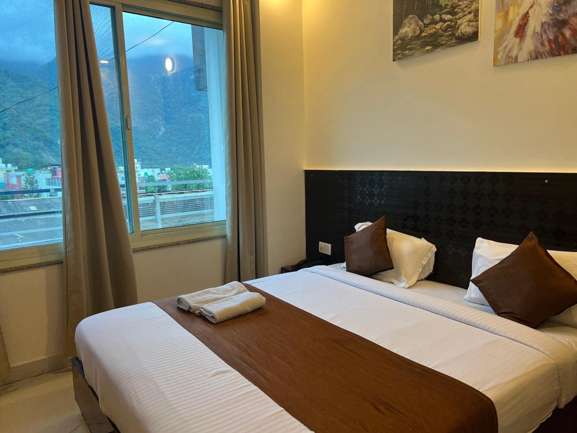The Royal Galaxy Hotel Rishikesh Exterior photo