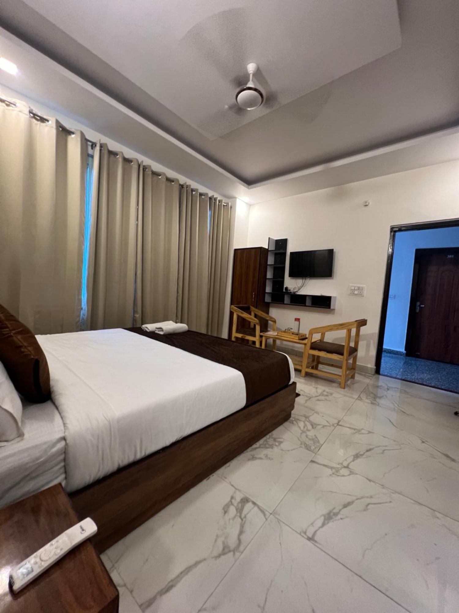 The Royal Galaxy Hotel Rishikesh Exterior photo