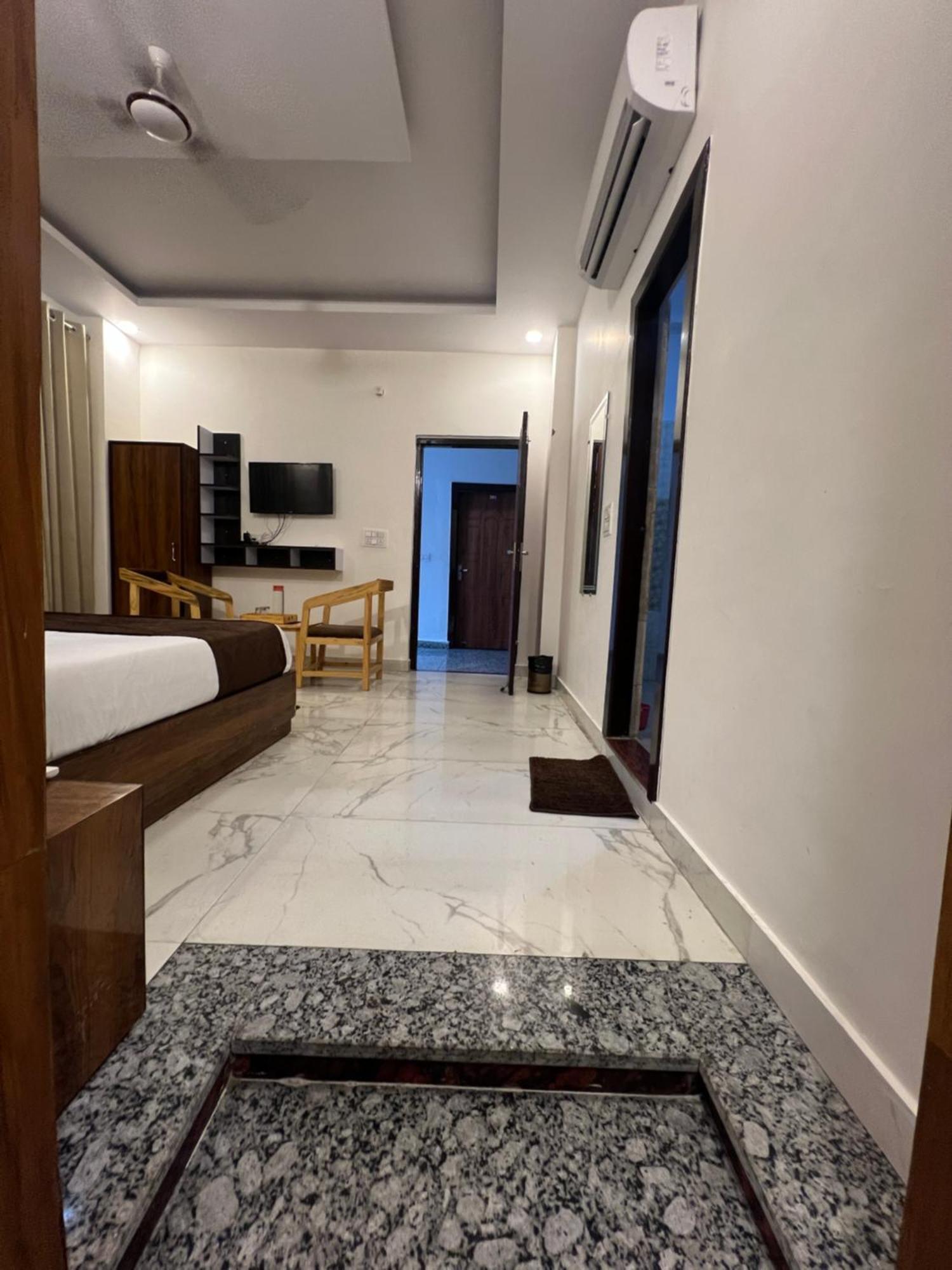 The Royal Galaxy Hotel Rishikesh Exterior photo