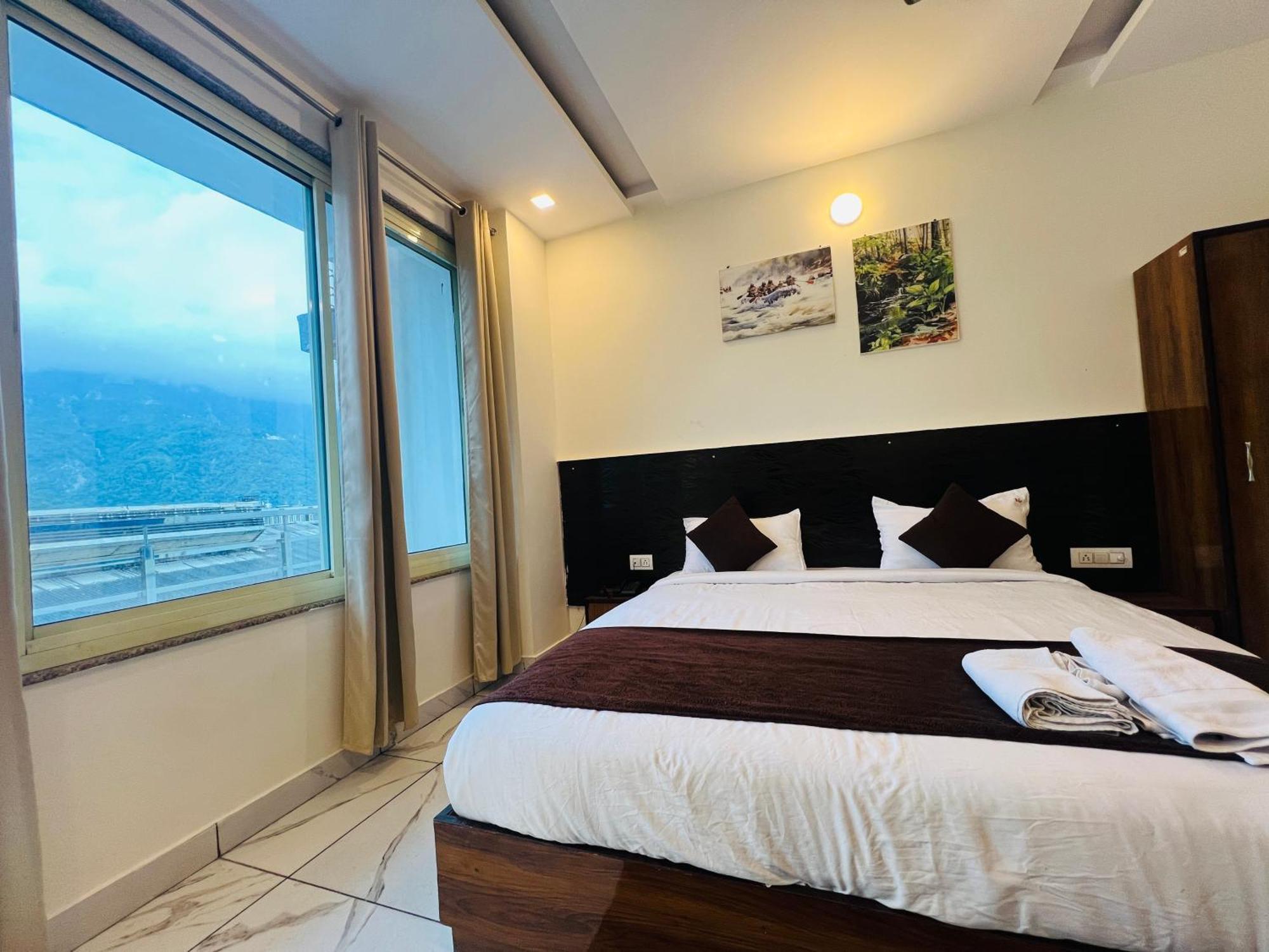 The Royal Galaxy Hotel Rishikesh Exterior photo