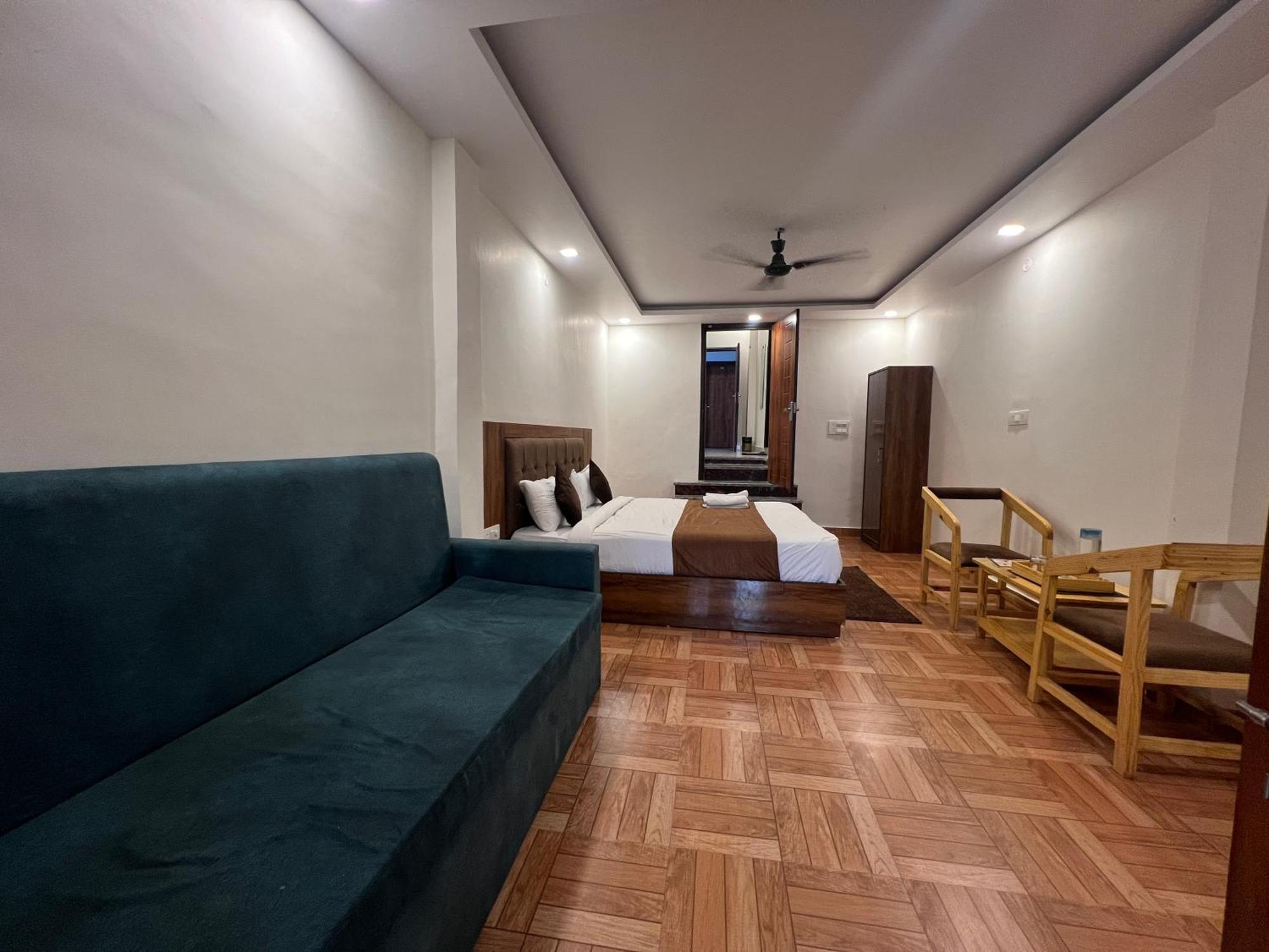 The Royal Galaxy Hotel Rishikesh Exterior photo