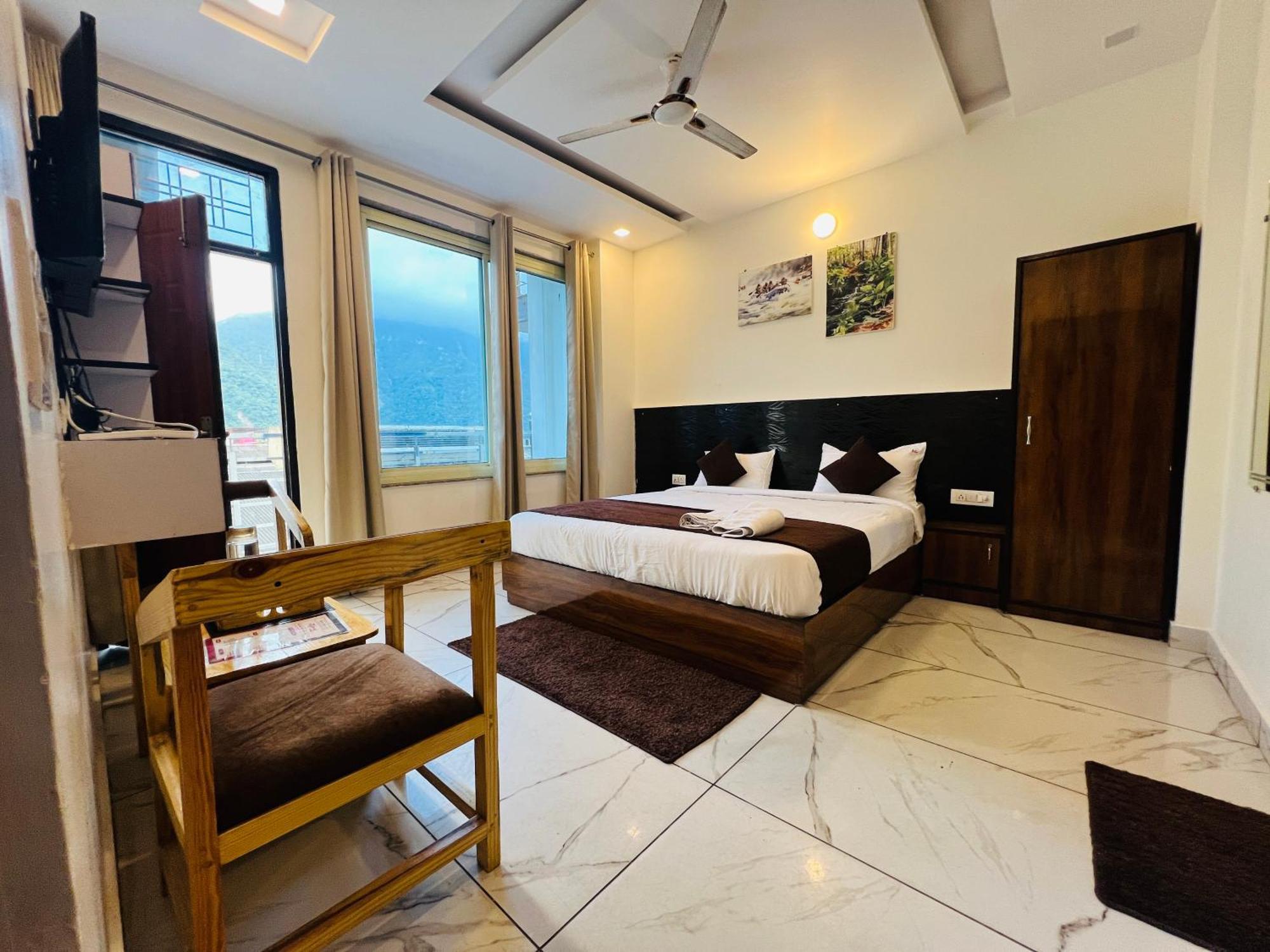 The Royal Galaxy Hotel Rishikesh Exterior photo