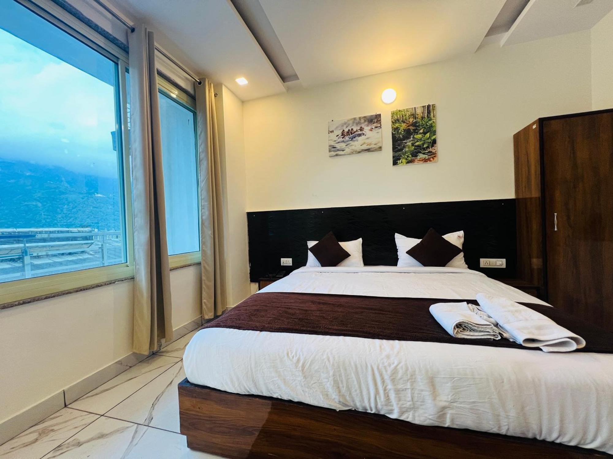 The Royal Galaxy Hotel Rishikesh Exterior photo