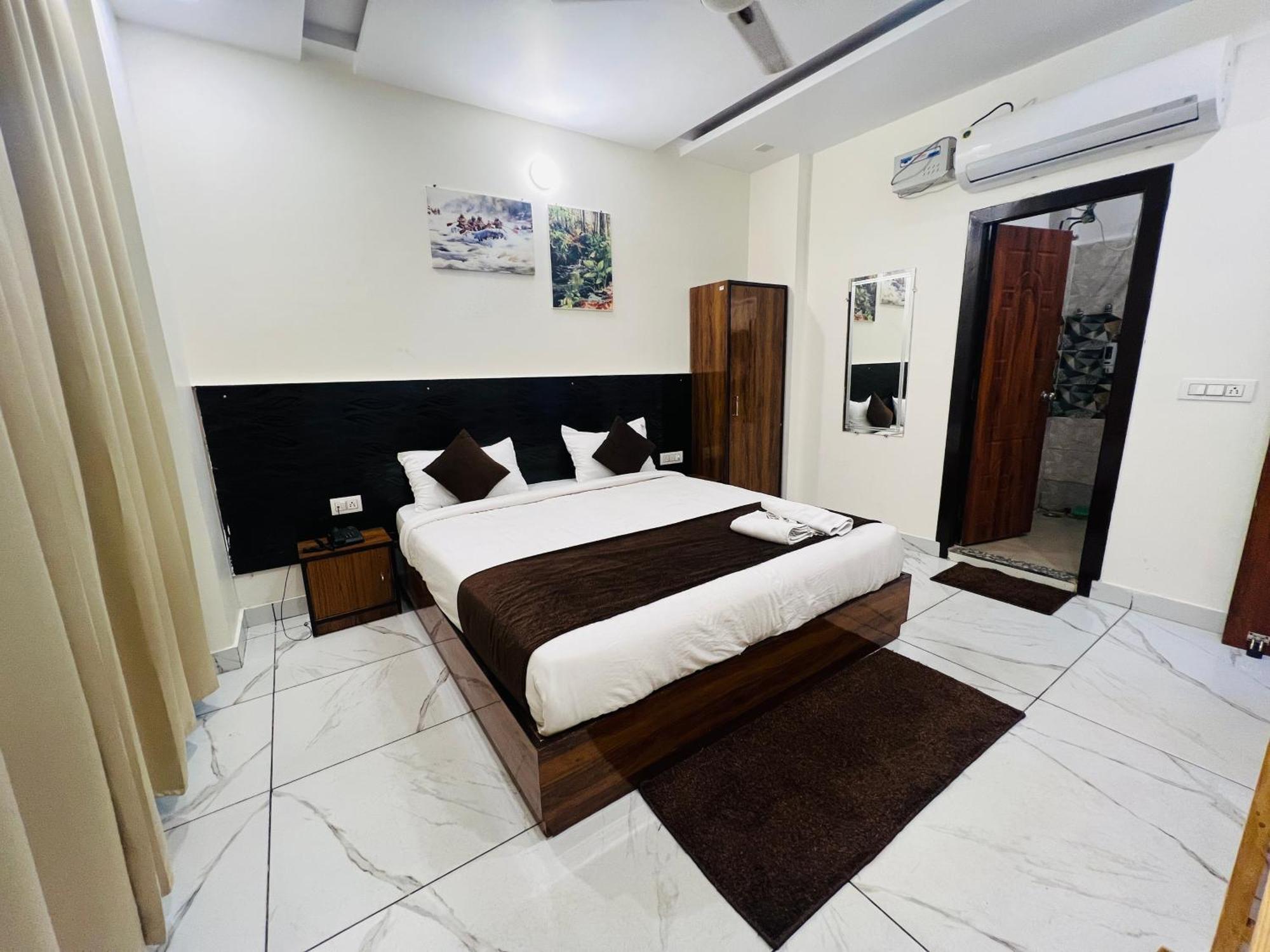 The Royal Galaxy Hotel Rishikesh Exterior photo